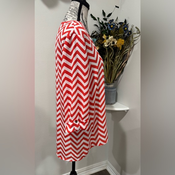 Kiara Orange/White Chevron pullover VNeck sheer Blouse- 3/4 Sleeve Size Medium - Picture 2 of 8